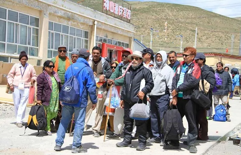 Indian pilgrims reach kailash