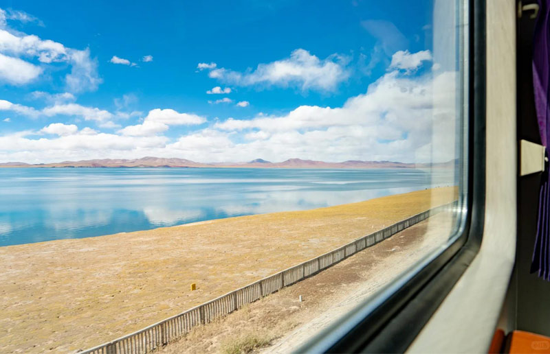 Scenery along Qinghai-Tibet Railway