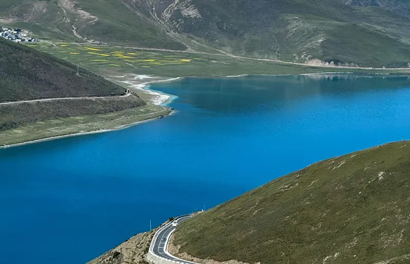 Yamdrok Lake