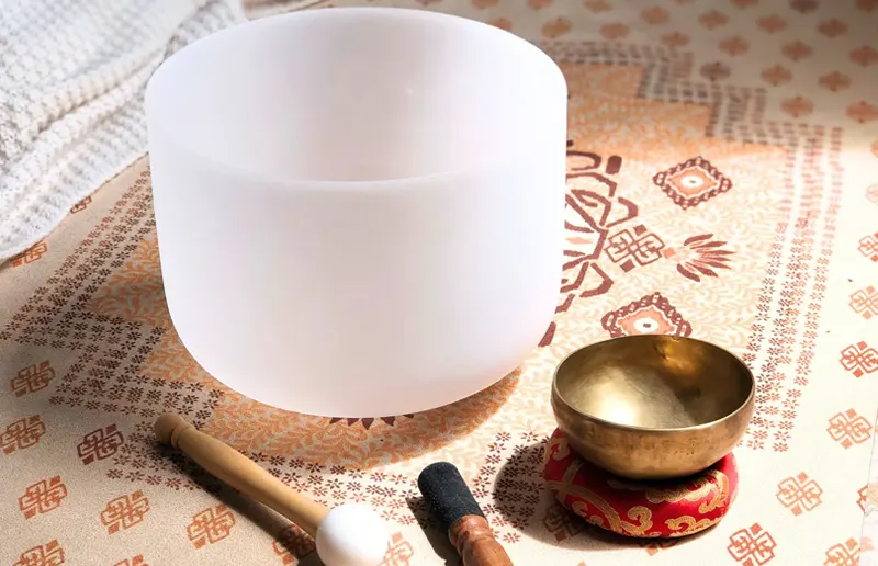 Traditional Metal Bowls vs. Modern Crystal Singing Bowls