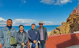 Visiting the temples along Lake Mansarovar
