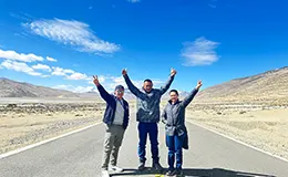 Beautiful scenery along the roads of Tibet