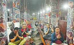 Travelers experiencing the charm of Tibetan Buddhism