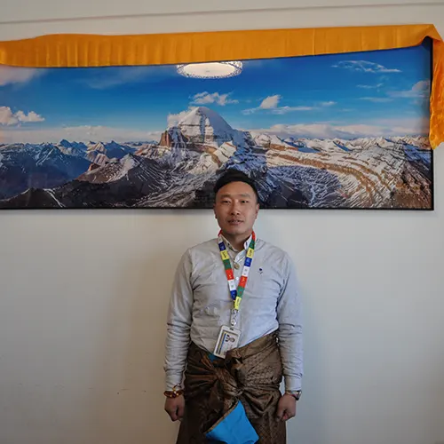 Meet Your Tibet Tour Guide - Mr. Kalsang Rinchen（སྐལ་བཟང་རིན་ཆེན་）