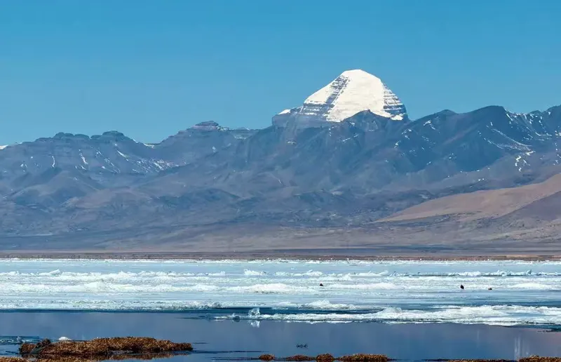 Lake Mansarovar in June