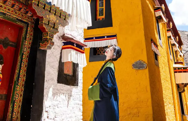 Tibetan Dress Photo Shot