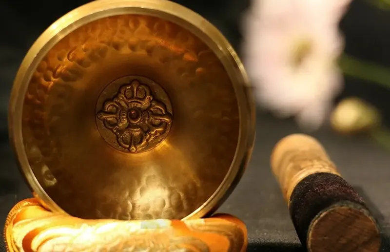 Tibetan Singing Bowls: Origins, Uses, Benefits & How to Play