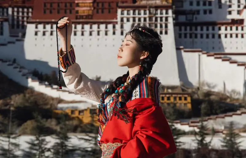 Tibetan Traditional Dress Experience: Complete Photoshoot Guide for Travelers