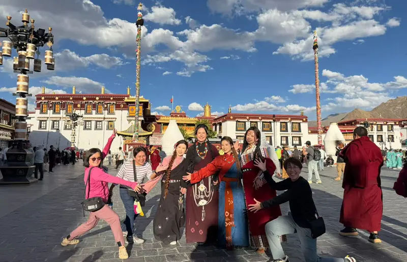 Women Traveling in Tibet