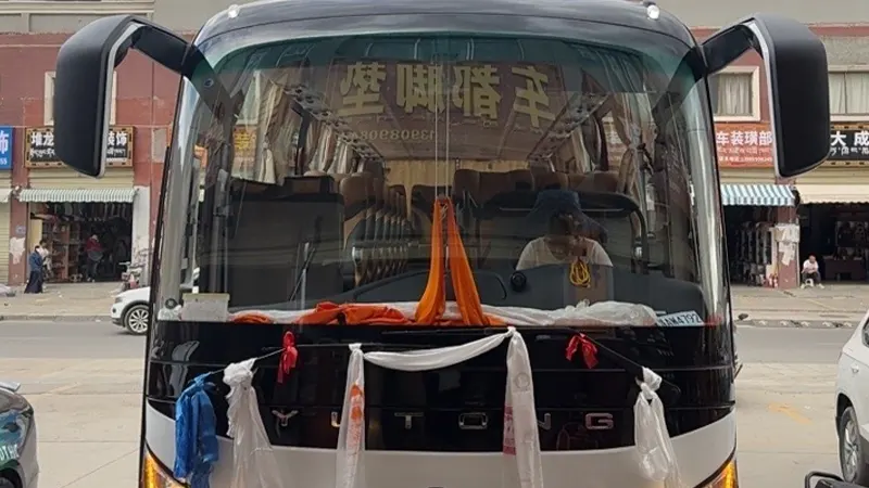 26-Seater Yutong Bus Appreance